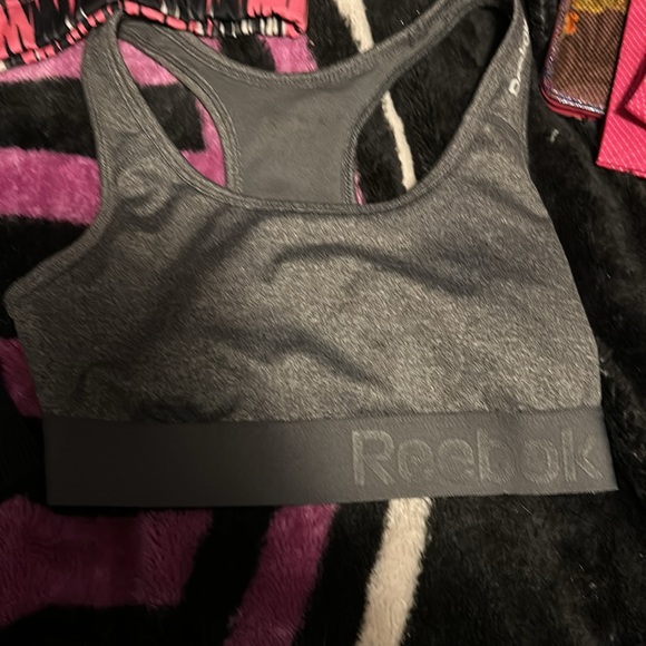 Bundle of sports bras - Picture 5 of 5